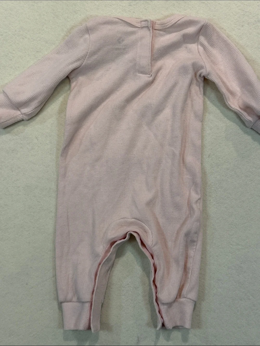 Lot of 4 0-3 mo Outfits Footies. EUC CONVERSE & ORGANIC. UU